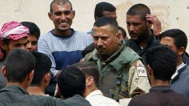 Iracki emigrant, który powrócił z Amerykanami