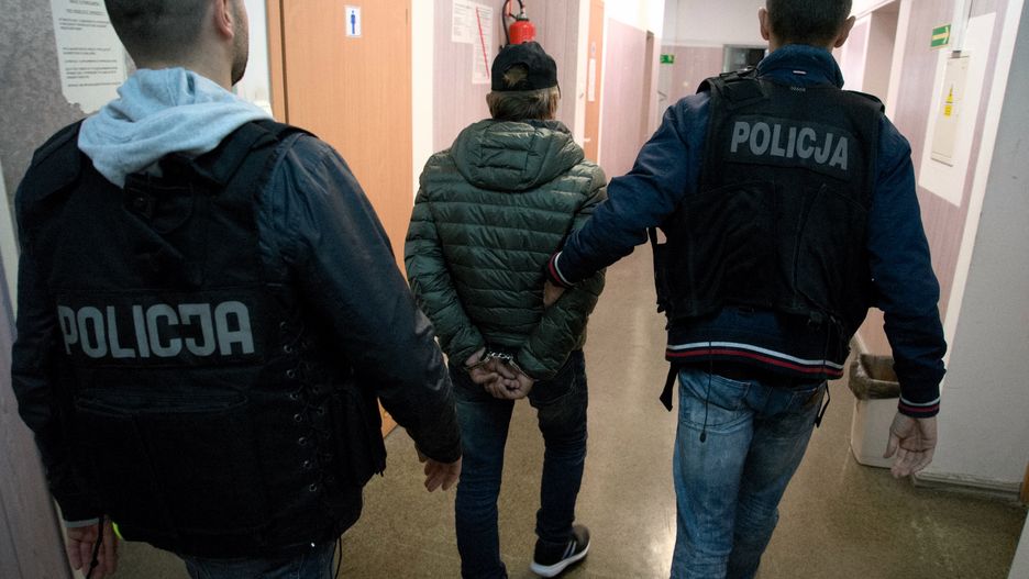 Szajka do której należał 56-latek mogła oszukiwać ludzi w całej Polsce metodą na "fałszywego policjanta CBŚP"