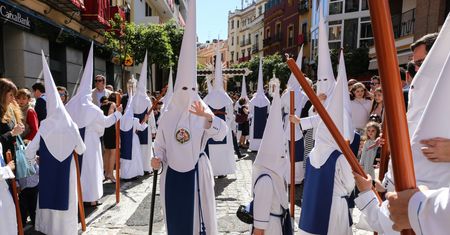 Zakapturzeni pokutnicy w Gdańsku. To nie Ku Klux Klan ani "pisowcy"