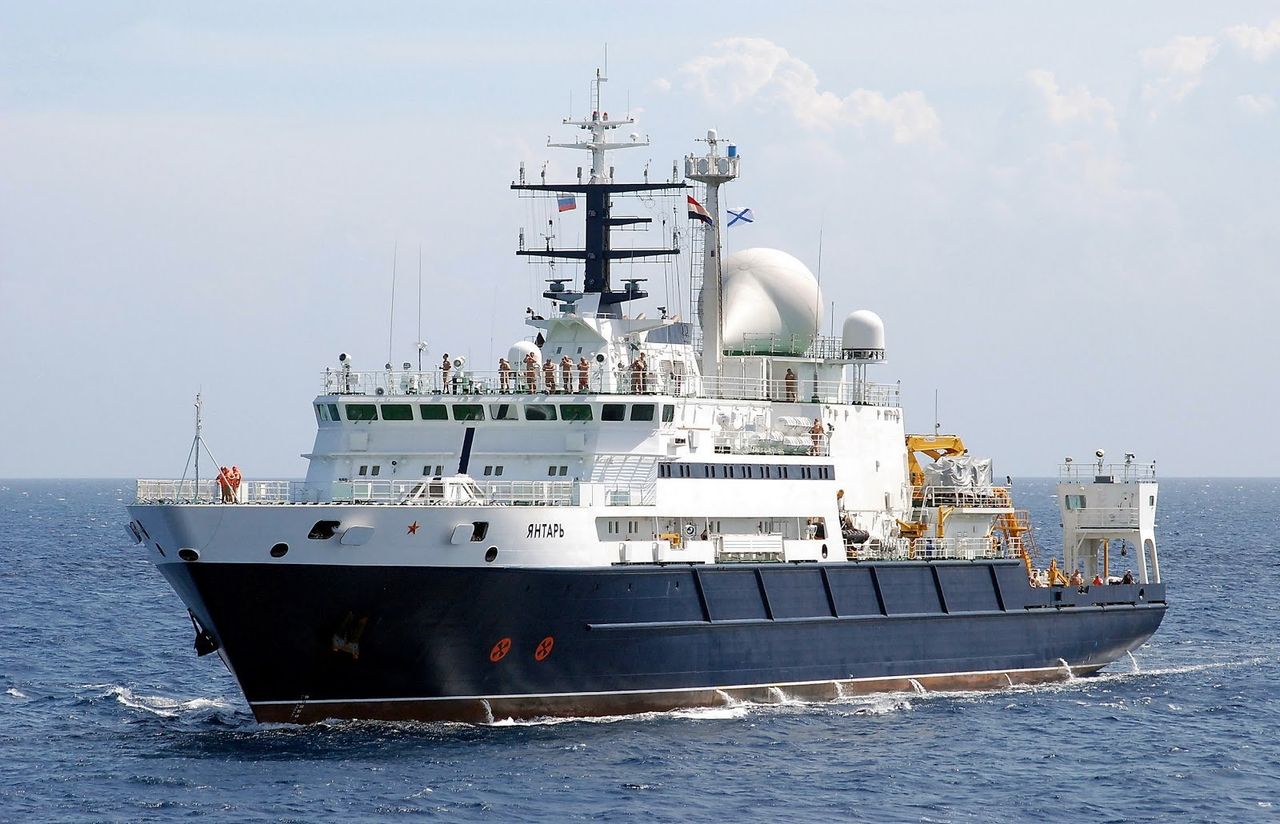 Yantar. Co robi rosyjski okręt na Atlantyku? Może odciąć świat od internetu