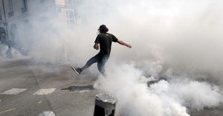 Francja. Starcia policji z protestującymi w Nantes