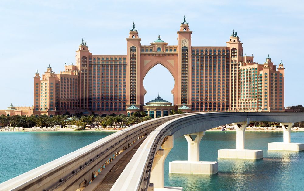 Hotel Atlantis, The Palm w Dubaju jest usytuowany na jeden z 3 sztucznych wysp w kształcie palm - Palmie Dżamira 
