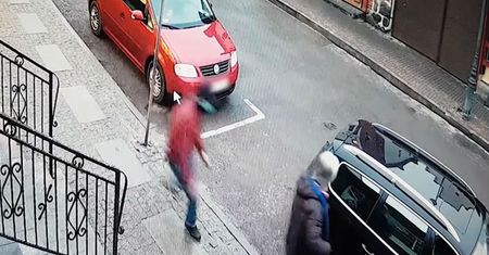 Napadnięty właściciel kantoru pierwszy poniesie konsekwencje. Posłał trzy kule bandytom