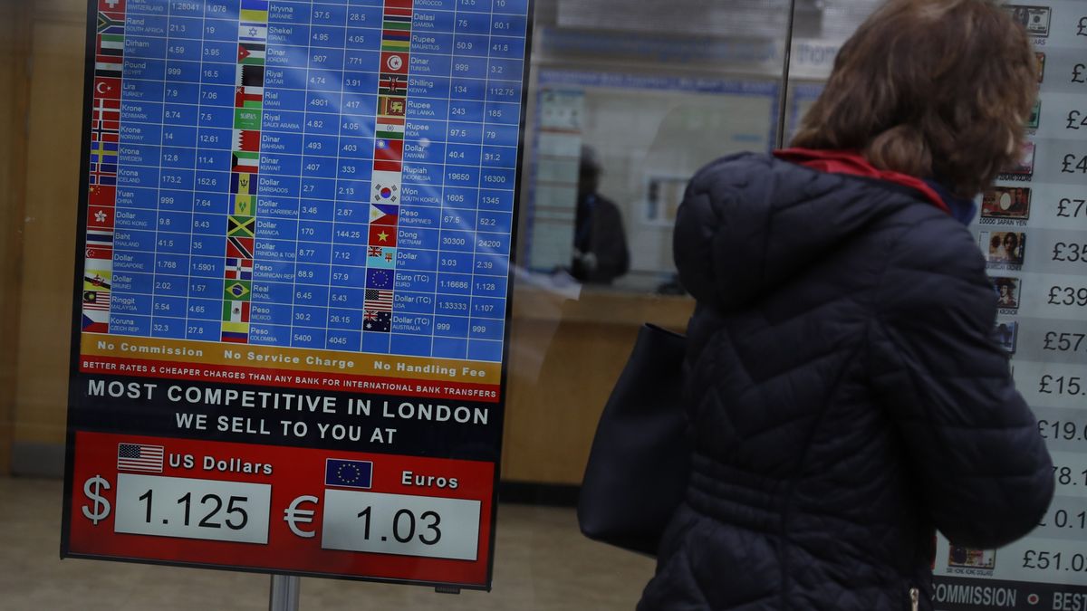 Kursy walut. Co ze złotym?