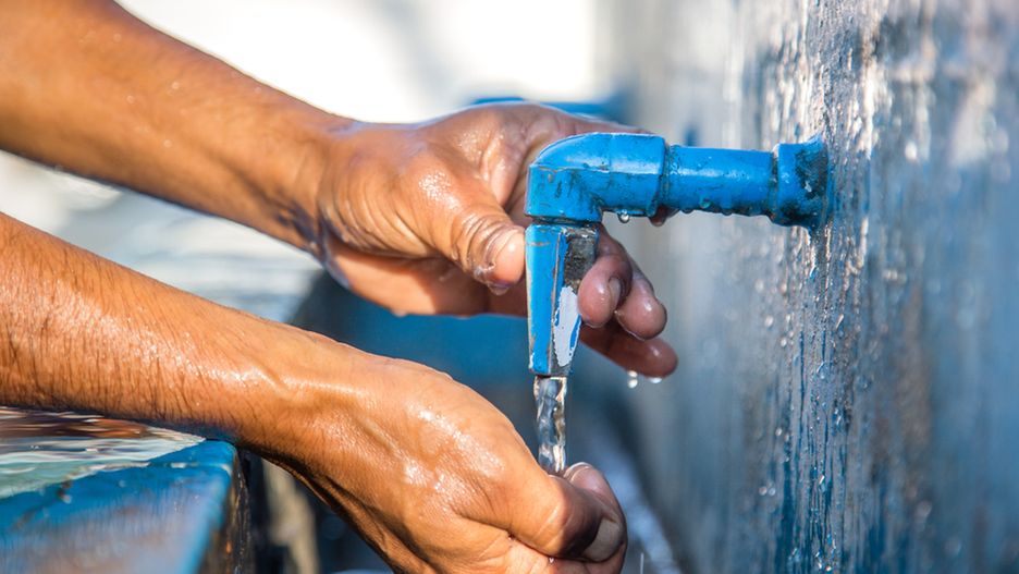 To, że dany kraj znajduje się na "niebezpiecznej" liście niekoniecznie oznacza, że woda jest brudna – raczej, że może być nieodpowiednia dla odwiedzających ze względu na ich inną florę bakteryjną 