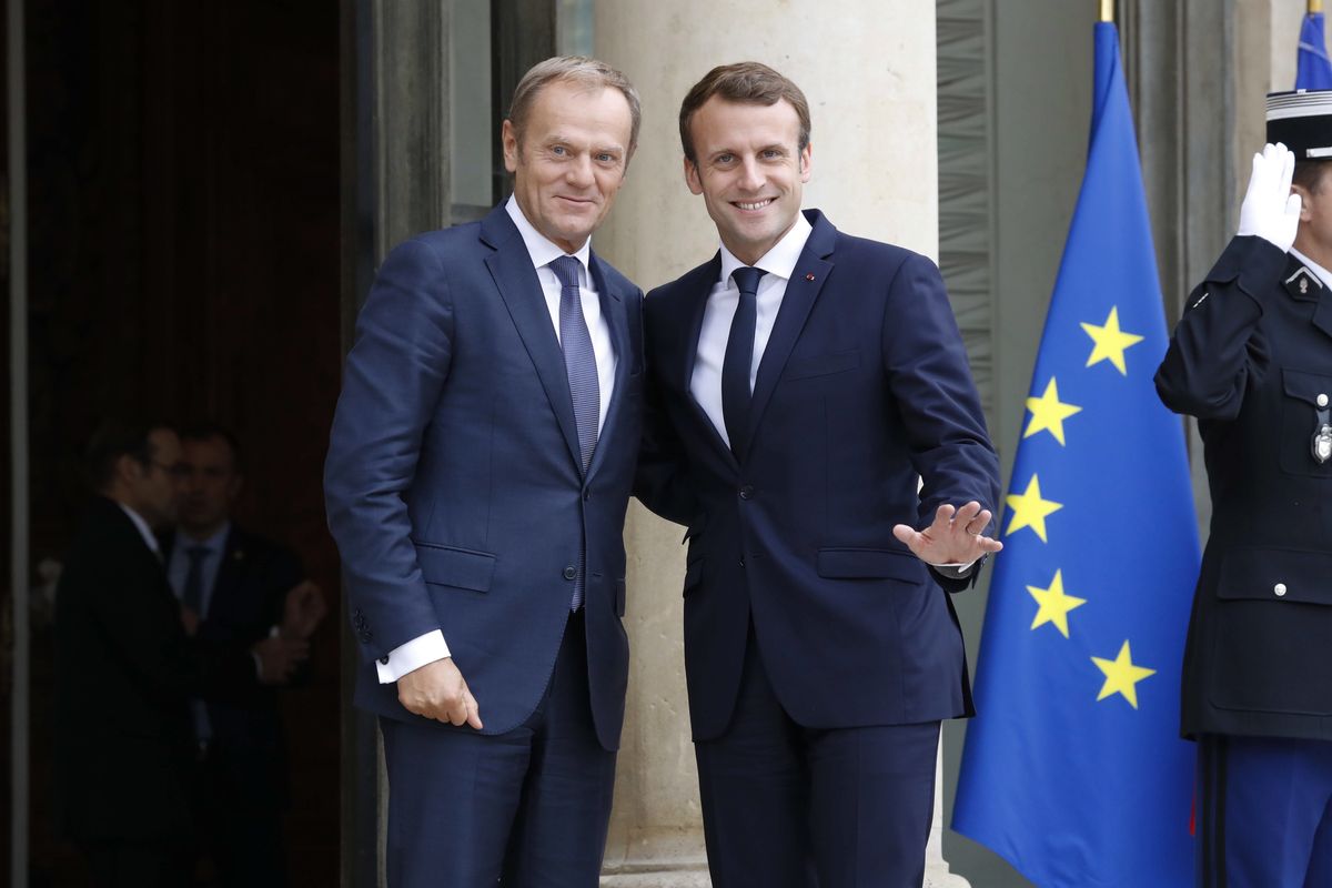 Macron i Tusk zdecydują o brexicie. Dobry i zły glina
