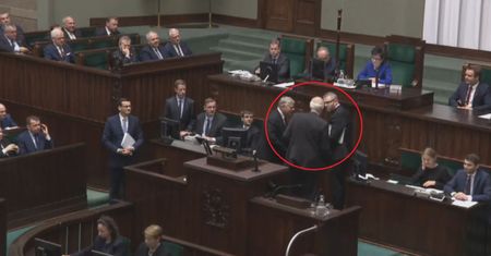 Expose Mateusza Morawieckiego. Grzegorz Braun zablokował mównicę