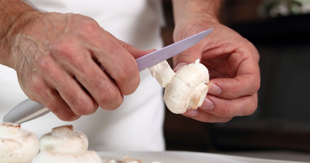 Czy trzeba obierać pieczarki przed gotowaniem? Nawet eksperci kuchenni często robią błąd