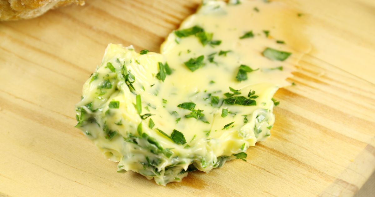 Masło do dań z grilla. Połącz trzy proste składniki, a wzbogacisz smak potraw