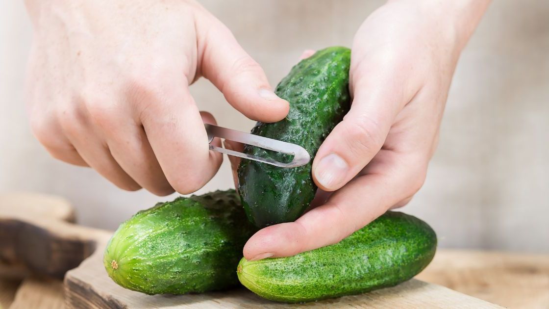 Jak obierać ogórki- Pyszności, źródło: Canva