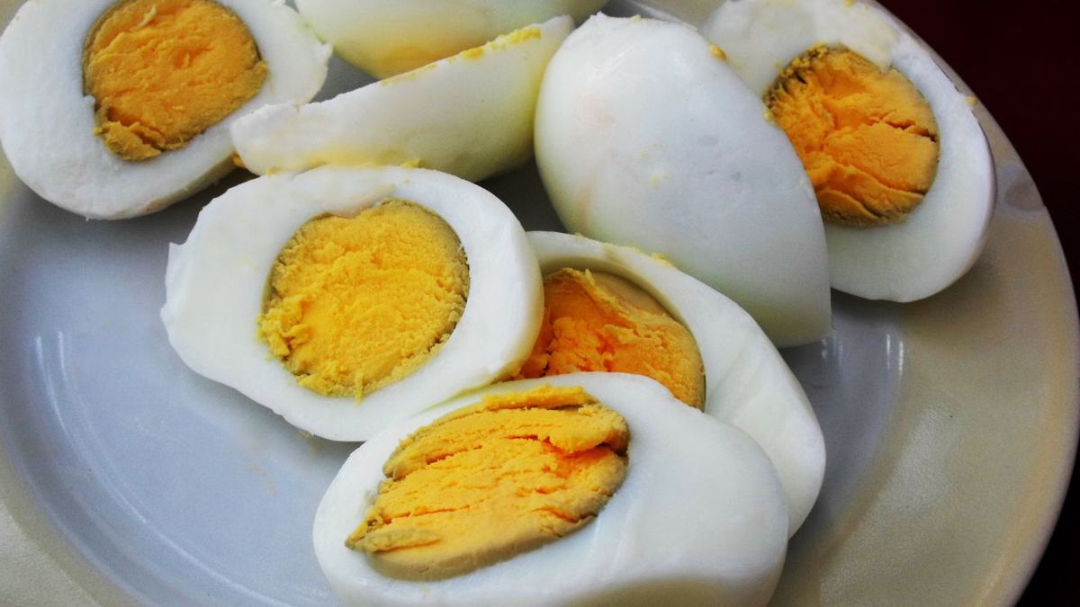 Sina obwódka wokół jajek- Pyszności; źródło Canva