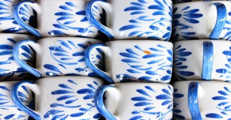 Stoliczku, nakryj się! Malowanie porcelany krok po kroku