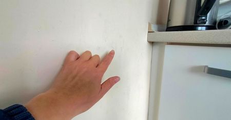 Majster zdradził mi, jak usunąć tłuste plamy ze ściany. Te triki są banalne