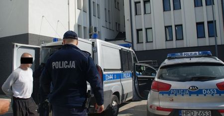 Zamość. Zamknęli nastolatkę w aucie i grozili śmiercia