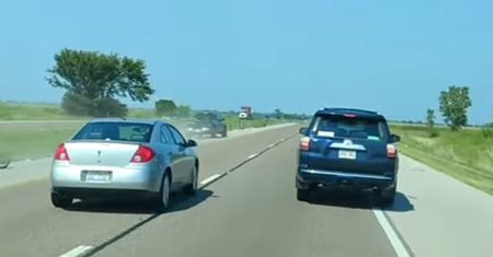Pijany jechał po autostradzie. Kierowcy wymierzyli sprawiedliwość