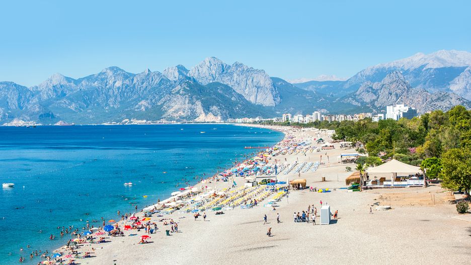 Okolice Alanyi na Riwierze Tureckiej to popularny kierunek turystyczny, który kusi pięknymi widokami i ciepłym morzem