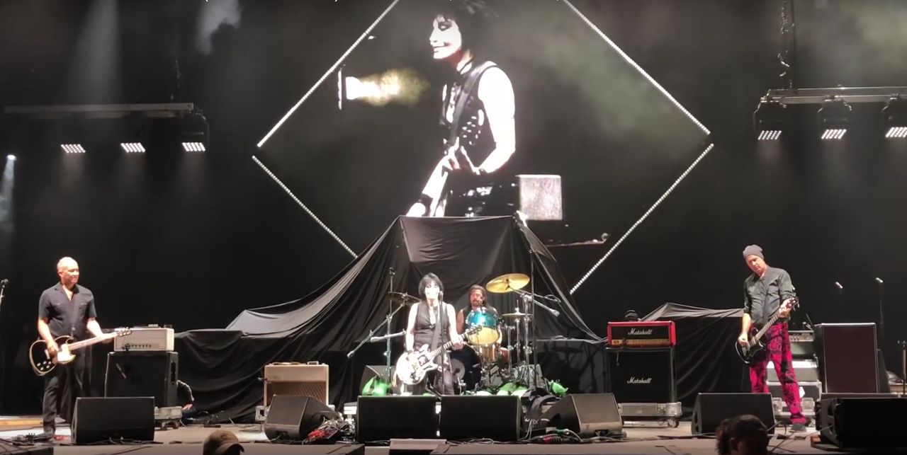 Nirvana - wszyscy żyjący członkowie kultowej grupy wystąpili razem na scenie