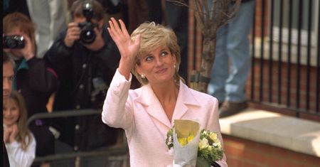 10 rzeczy, które nosiła księżna Diana 20 lat temu i teraz znów są modne