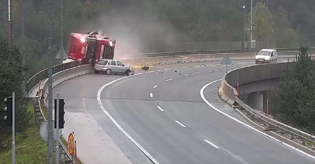 Przerażające nagranie z Lublany. Tir runął w przepaść