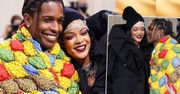 MET Gala 2021: Rihanna i A$AP Rocky na czerwonym dywanie. Ich obecność nie przeszła bez echa. I to nie tylko ze względu na stylizacje