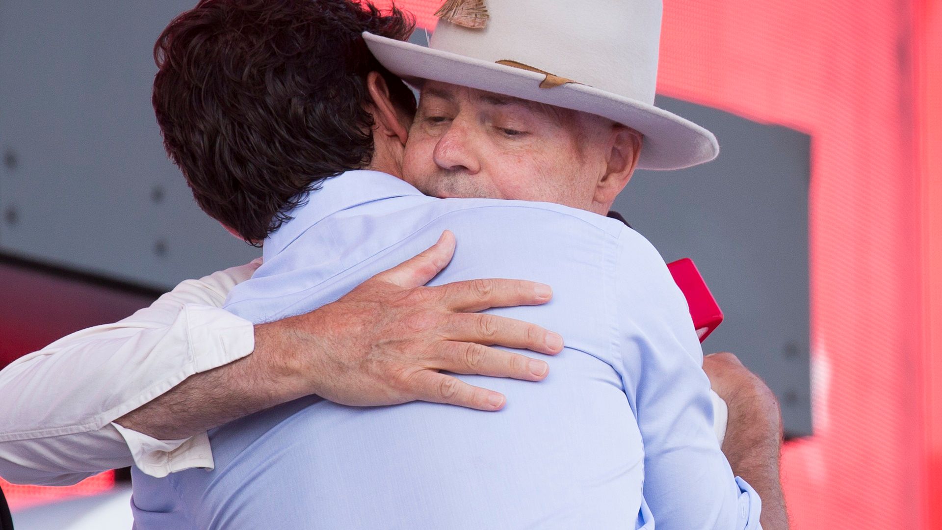 Premier Justin Trudeau z Gordem Downie, który opowiedział światu historię Chaniego.