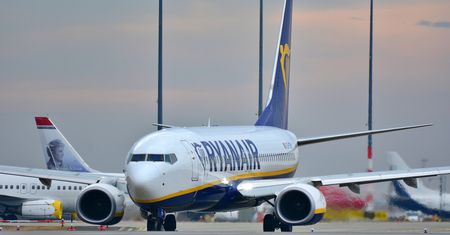 Ryanair lata pustymi samolotami. Chce uniknąć opłat za przeglądy