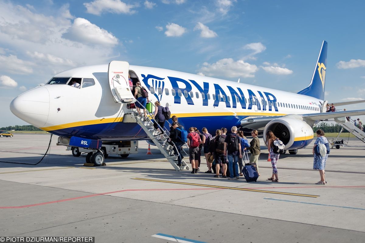 Pechowy lot Ryanaira z Barcelony do Modlina. "4 próby startu i awantura"