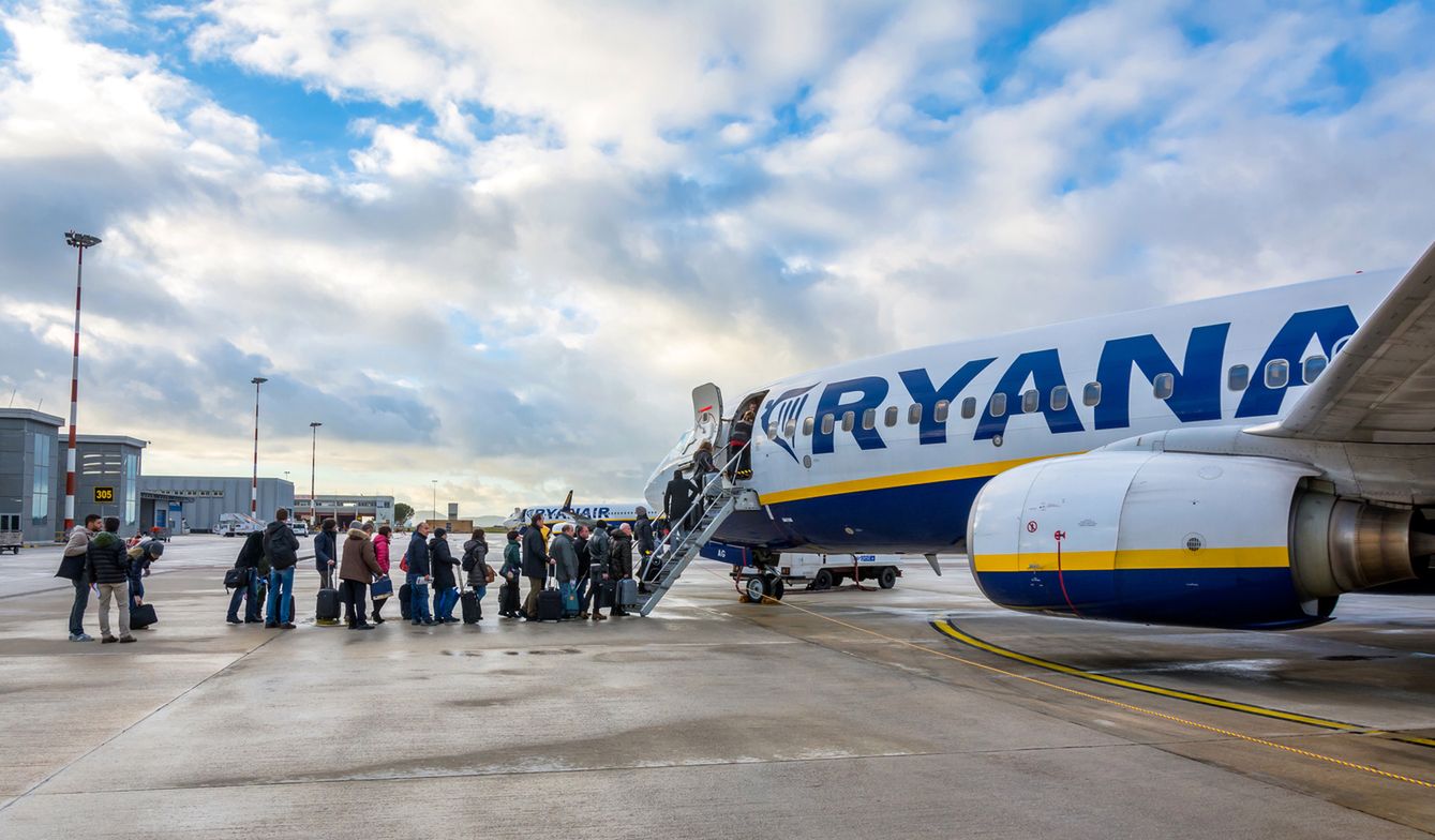 Pasażerowie Ryanaira zamiast 3 godzin lecieli dobę. Wylądowali w innym kraju
