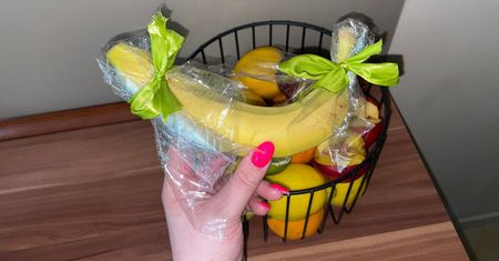 Zawsze po powrocie ze sklepu stosuję na bananach ten 1 trik. Dzięki temu dłużej są świeże