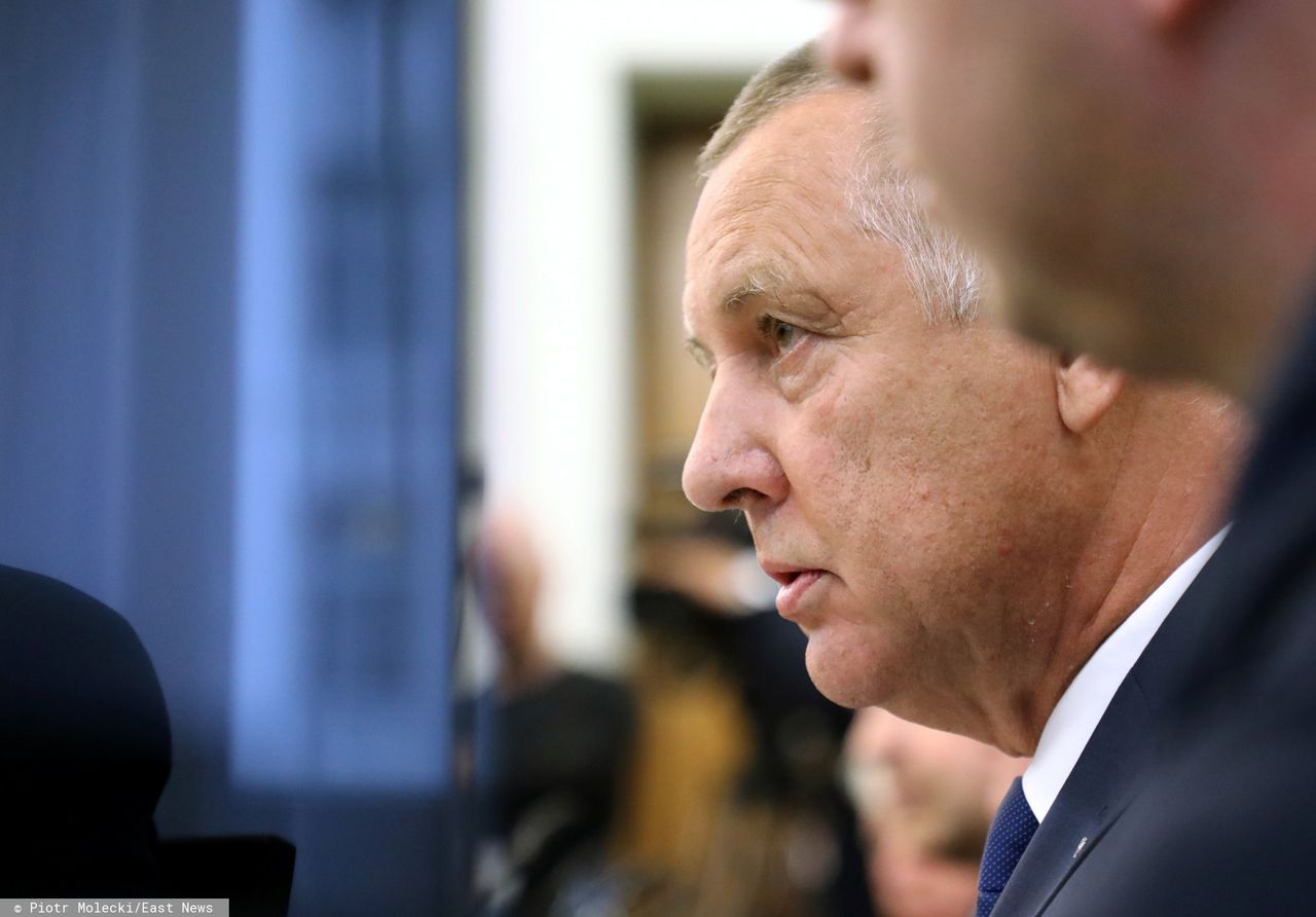 Afera Banasia. O włos od dymisji i zakulisowe negocjacje