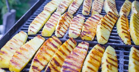 Owoce na grillu – sztuczki i porady