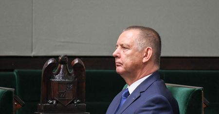 Marian Banaś w tarapatach. CBA zawiadamia prokuraturę