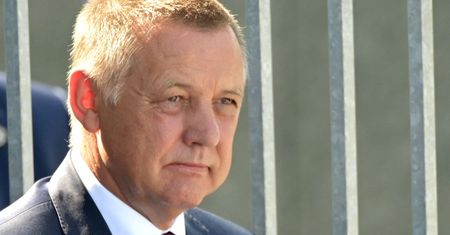 Marian Banaś z dostępem do informacji niejawnych. Na urlopie