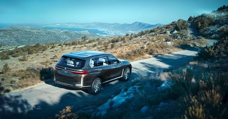 BMW X7 - nowy konkurent dla Mercedesa GLS. Robi wrażenie