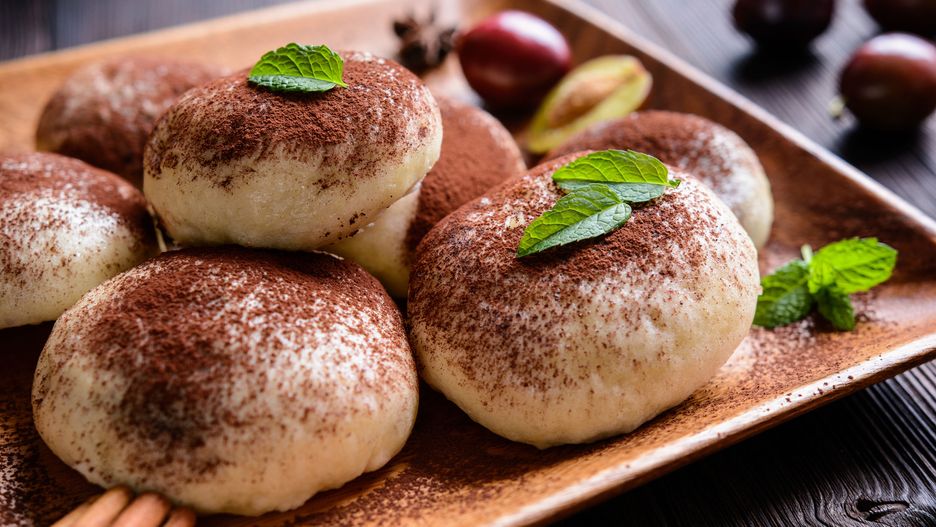 Ciasto na parowańce tradycyjnie wyrabia się z mąki pszennej