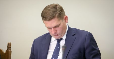 Bartosz Kownacki o wpisach podczas pracy komisji. "Co wolno politykowi, nie wolno adwokatowi"