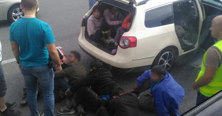 9 nielegalnych imigrantów w osobówce na A4. Chcieli jechać do Berlina