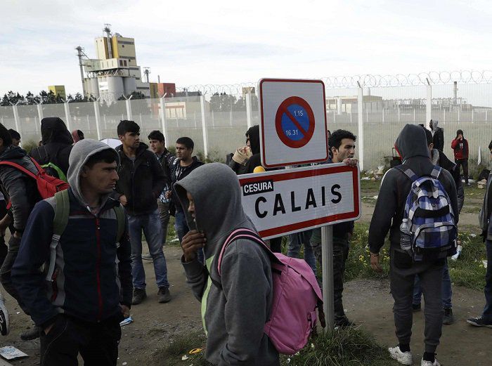 W ruch poszły kije i kamienie. W Calais starli się ze sobą imigranci