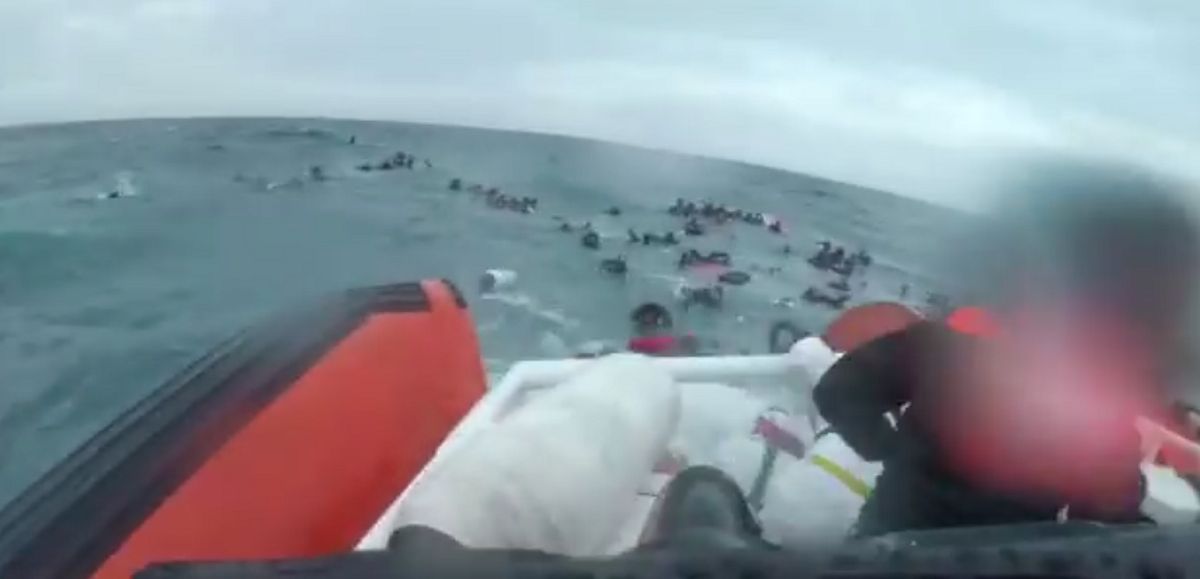 Łódź wywróciła się na Morzu Śródziemnym. Tonęły dzieci, 20 osób nie przeżyło 