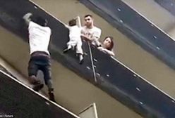 Wspiął się na 4. piętro by uratować dziecko. "Spiderman z Mali" chce zostać strażakiem