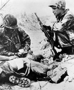 Masowy grób na polu bitwy w Dien Bien Phu