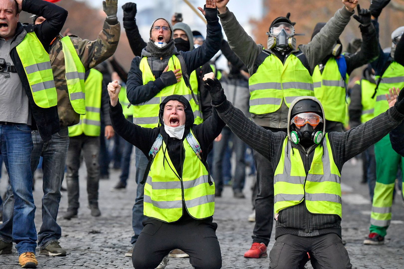 Demonstranci zatrzymali ciężarówki, by "spowolnić gospodarkę Francji"