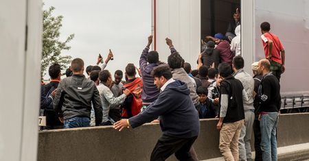 Francuzi "zgubili" 600 imigrantów. "Nie wiemy, gdzie są"