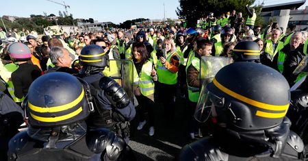 Protesty we Francji. Jedna osoba zginęła, wiele jest rannych