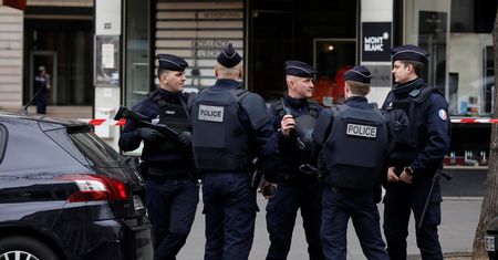Francja mobilizuje 50 tys. policjantów. Boją się kolejnego ataku