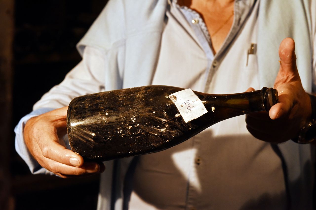 We Francji sprzedano butelkę ponad 200-letniego wina. Kosztowała majątek