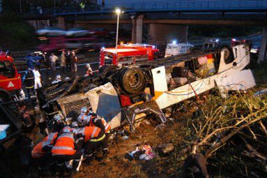 11 osób zginęło w wypadku autobusu we Francji