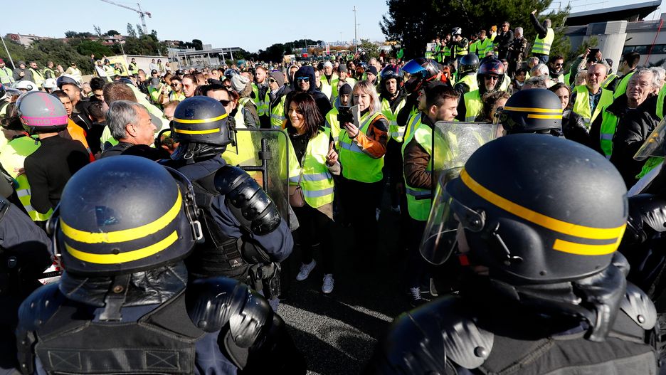 Podczas protestów we Francji zginęła jedna osoba, a 47 zostało rannych