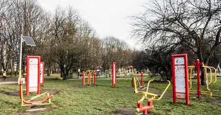 Warszawa. Budowa Izby Pamięci na Woli: Plac zabaw zostaje, drzewa ucierpią mniej
