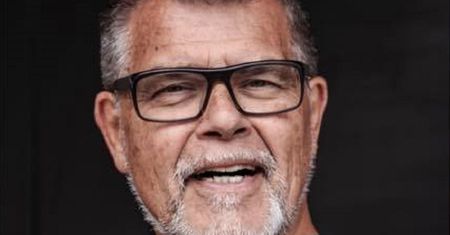 69-latek chce się legalnie "odmłodzić" o 20 lat